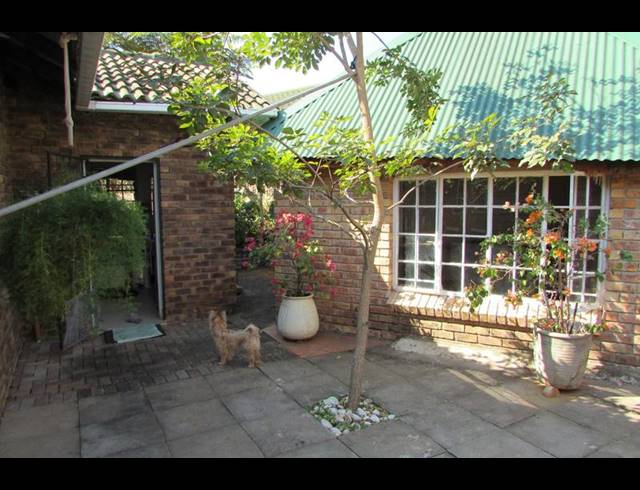 3 BEDROOM HOUSE FOR SALE IN KINGSVIEW EXT 1